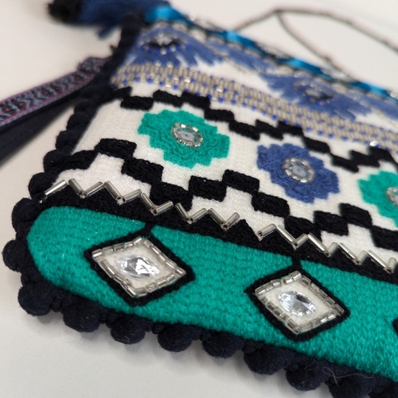 Steve Madden Arya Embroidery Bead 3 Way Clutch Mini Pom Wristlet Strap Chain - Picture 5 of 14